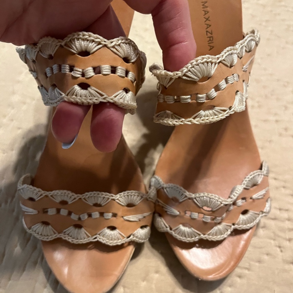 BCBGMaxAzria Women's Cream and Tan Sandals